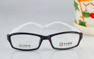 配个眼镜镜片多少钱，配个眼镜镜片多少钱？